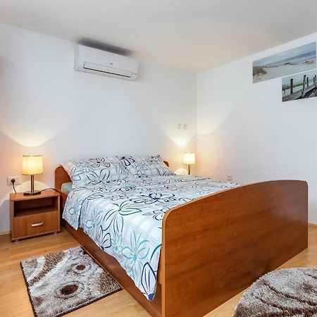 Ivana B4 N1 Poreč Buitenkant foto